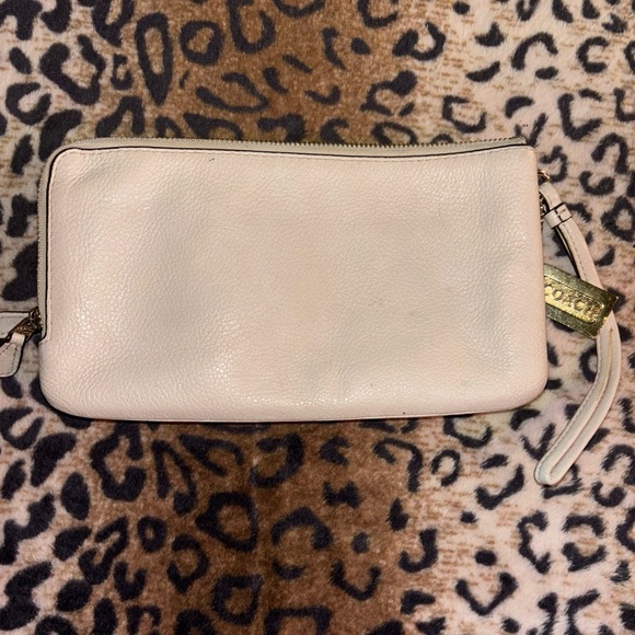 Authentic cream colored coach wallet/wristlet - Picture 10 of 10